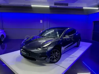 Używany Tesla Model 3 RWD 366 kW (498 KM) 2020 Eléctrico Sedan/Limuzyna
