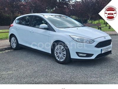 Usado Ford Focus Trend 95 CV (69 kW) 2015 Blanco Berlina