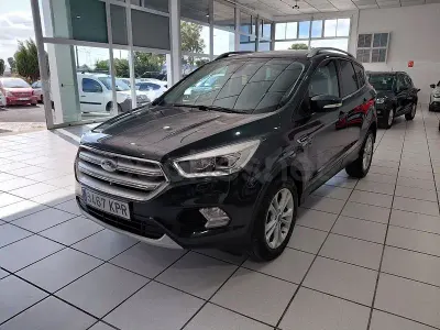 Usado Ford Kuga Titanium 120 CV (88 kW) 2018 Verde SUV