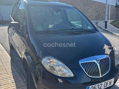 Usado Lancia Musa 95 CV (69 kW) 2005 Marrón Monovolumen