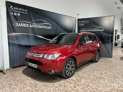 Usado Mitsubishi Outlander Motion 150 CV (110 kW) 2015 Granate SUV