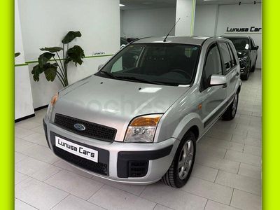 Gris / plata Usado 2009 Ford Fusion Futura Berlina | 4990 € (Caro)