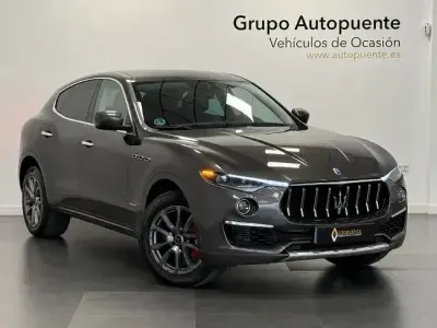 Usado Maserati Levante GranLusso 350 CV (257 kW) 2021 Gris / plata SUV