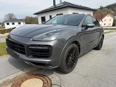 Käytetty Porsche Cayenne 460 HP (338 kW) 2023 Harmaa Katumaasturi