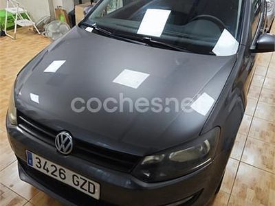 Usado VW Polo Advance 90 CV (66 kW) 2010 Gris / plata Utilitario