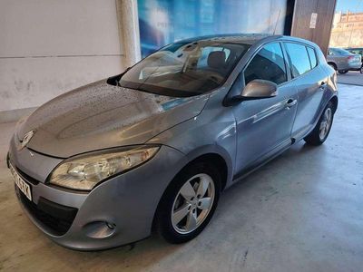 Gris Usado 2010 Renault Mégane III Dynamique Utilitario | 3860 € (Precio justo)