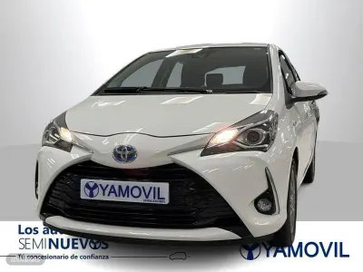 Usado Toyota Yaris Hybrid Active 100 CV (73 kW) 2019 Blanco Berlina