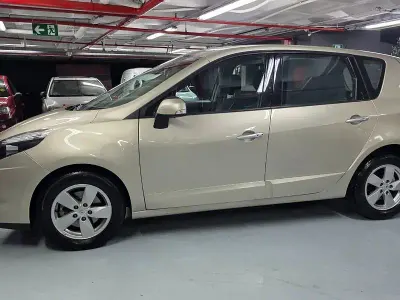 Käytetty Renault Scénic III Dynamique 130 HP (95 kW) 2012 Peessi Tila-auto
