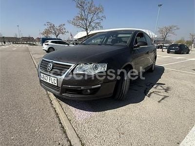 Usado VW Passat Trendline 105 CV (77 kW) 2007 Gris / plata Berlina