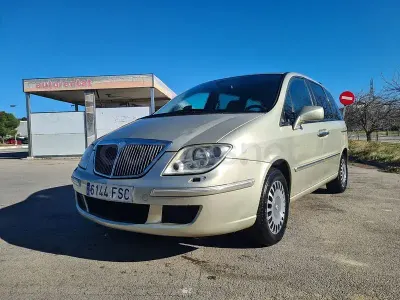 Usado Lancia Phedra 136 CV (100 kW) 2008 Beige Monovolumen