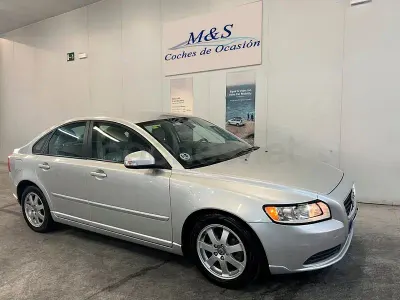 Usado Volvo S40 Momentum 115 CV (84 kW) 2012 Gris / plata Berlina