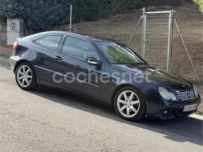 Usado Mercedes C180 143 CV (105 kW) 2007 Azul Berlina