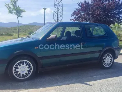 Usado VW Golf III GT 90 CV (66 kW) 1995 Verde Berlina