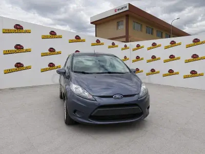 Usado Ford Fiesta Titanium 82 HP (60 kW) 2011 Verde Sedan