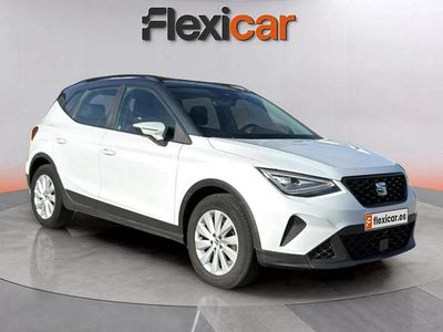 Usado Seat Arona Style 110 CV (80 kW) 2022 Blanco SUV