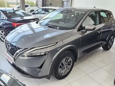 Usado Nissan Qashqai Acenta 158 CV (116 kW) 2021 Gris SUV
