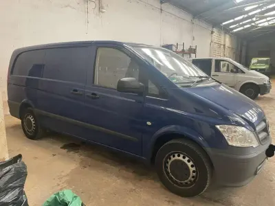 Usado Mercedes Vito 95 CV (69 kW) 2012 Azul Van