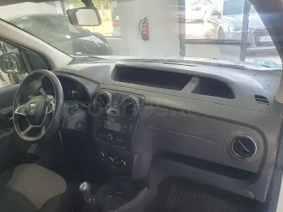 Usado Dacia Dokker 95 CV (69 kW) 2019 Blanco Monovolumen