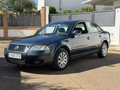 Usado VW Passat Edition 100 CV (73 kW) 2004 Gris / plata Berlina