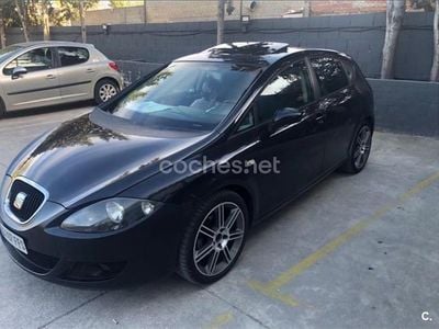 Usado Seat Leon Sport 105 CV (77 kW) 2006 Negro Utilitario
