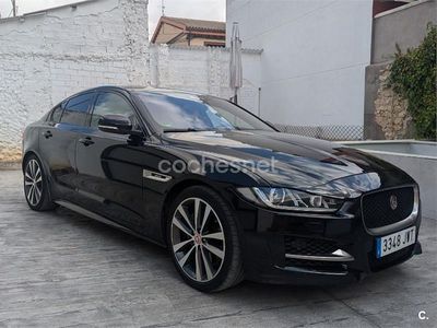 Usado Jaguar XE R-Sport 180 CV (132 kW) 2017 Negro Berlina