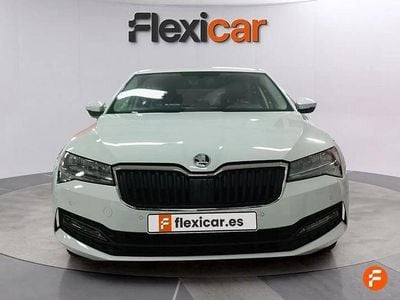Usado Skoda Superb Style 150 CV (110 kW) 2022 Blanco Familiar