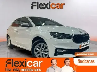 Usado Skoda Fabia Selection 95 CV (69 kW) 2024 Blanco Berlina