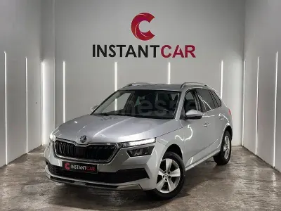 Usado Skoda Kamiq Active 110 CV (80 kW) 2021 Gris / plata SUV