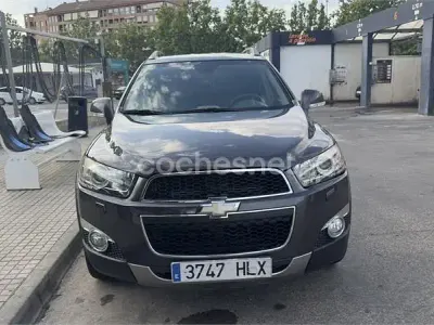 Usado Chevrolet Captiva LTZ 184 CV (135 kW) 2012 Gris / plata SUV