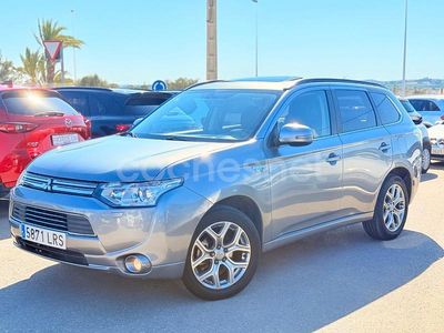 Usado Mitsubishi Outlander P-HEV Motion 203 CV (149 kW) 2014 Gris / plata SUV