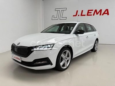 Blanco Usado 2021 Skoda Octavia Ambition Familiar | 15.900 € (Un poco caro)