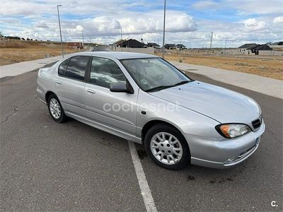 Usado Nissan Primera 140 CV (102 kW) 1999 Gris / plata Familiar