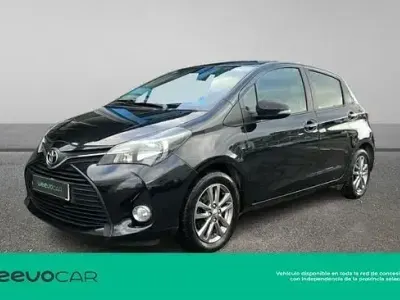 Usado Toyota Yaris Active 69 CV (50 kW) 2017 Negro