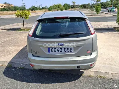 Usado Ford Focus Trend 90 CV (66 kW) 2010 Beige Berlina