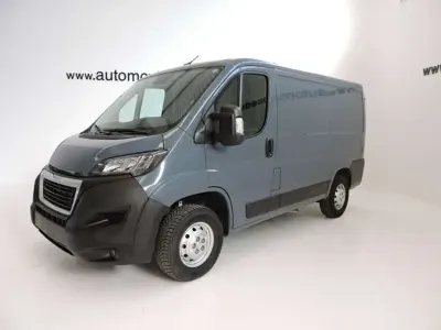 Usado Peugeot Boxer S 120 CV (88 kW) 2021 Azul Van