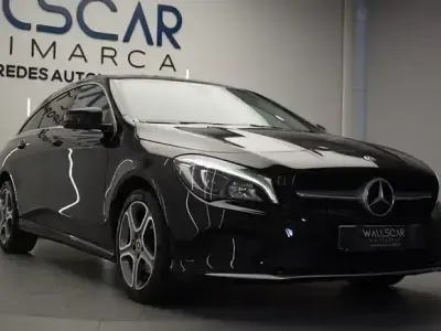 Usado Mercedes CLA200 Shooting Brake 136 CV (100 kW) 2017 Azul Familiar