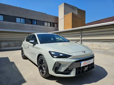 Usado Cupra Leon 150 CV (110 kW) 2025 Blanco