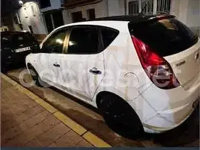 Usado Hyundai i30 Comfort 109 CV (80 kW) 2009 Blanco Berlina