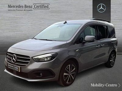 Usado Mercedes 180 Progressive 2023 Gris Berlina