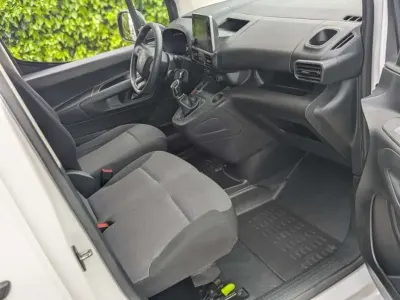 Usado Citroën Berlingo 102 CV (75 kW) 2021 Blanco Monovolumen