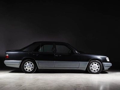 Usado Mercedes E280 197 CV (144 kW) 1994 Negro Berlina