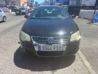Usado VW Eos 115 CV (84 kW) 2007 Azul Descapotable