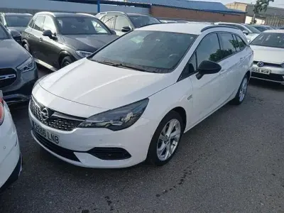 Usado Opel Astra GS Line 105 CV (77 kW) 2021 Blanco Familiar