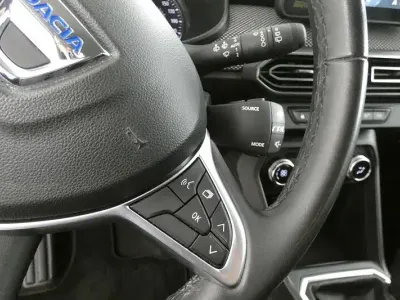 Usado Dacia Jogger Extreme 101 CV (74 kW) 2022 Negro Monovolumen