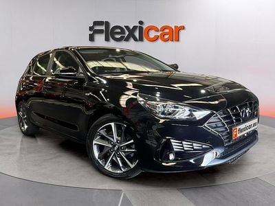 Usado Hyundai i30 120 CV (88 kW) 2022 Negro Berlina