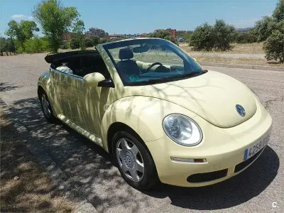 Usado VW New Beetle 102 CV (75 kW) 2006 Amarillo Utilitario