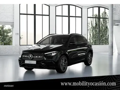 Usado Mercedes GLA200 150 CV (110 kW) 2024 Negro cosmos SUV