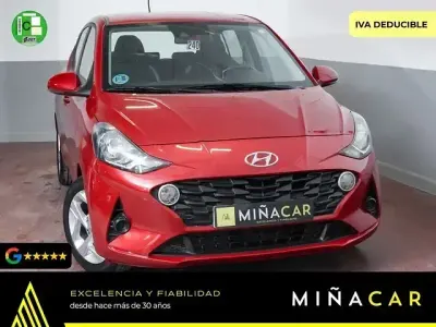 Usado Hyundai i10 67 CV (49 kW) 2022 Rojo Utilitario