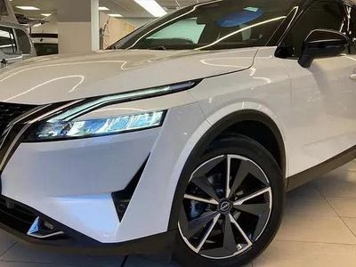 Usado Nissan Qashqai N-Connecta 140 CV (102 kW) 2023 Lunar white con techo midnight SUV