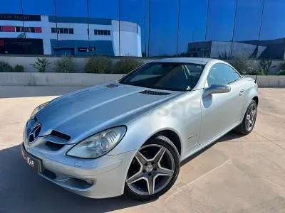 Usado Mercedes SLK200 163 CV (119 kW) 2007 Gris / plata Descapotable